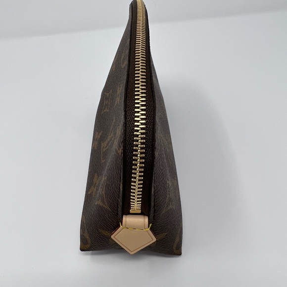 LOUIS VUITTON COSMETIC BAG - Picture 3 of 6